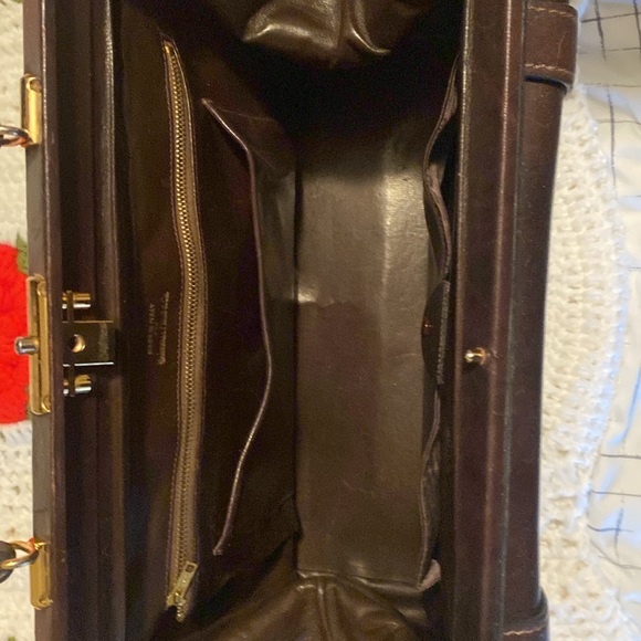 Handbag - Picture 8 of 9